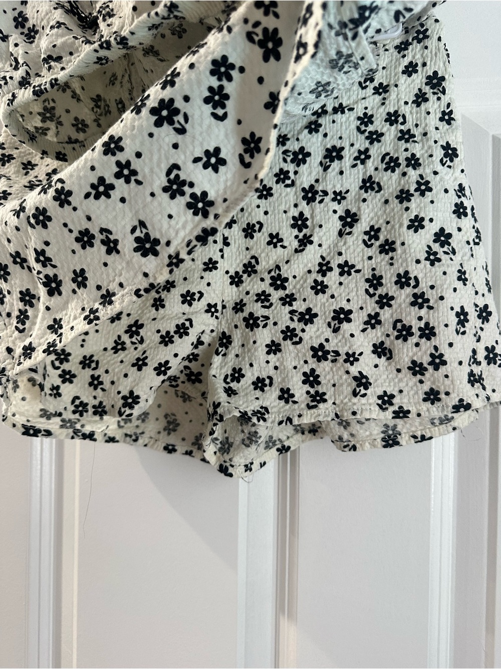 Ivory Floral Ruffle Tank Top - Picture 3 of 4